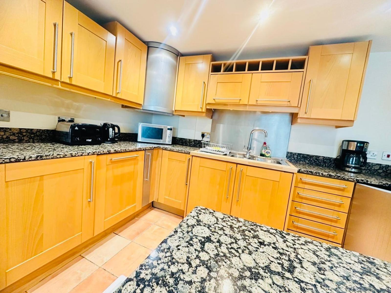 Modern 2Bed 2Bath Apartment Canary Wharf - Upto 5 Person London Luaran gambar