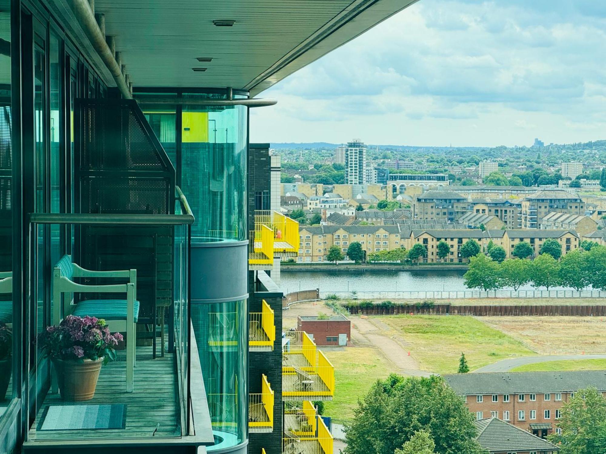 Modern 2Bed 2Bath Apartment Canary Wharf - Upto 5 Person London Luaran gambar